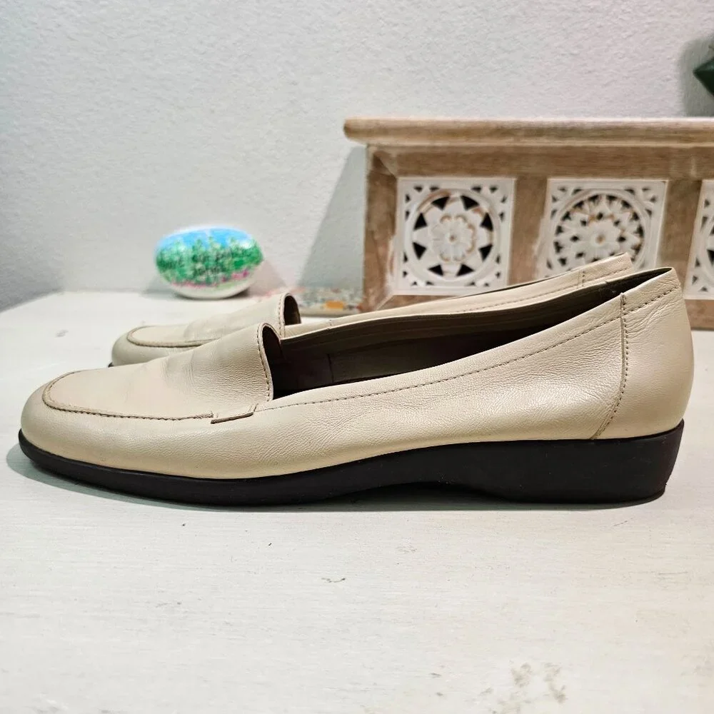 Easy Spirit Womens Sz 9.5 Cream Leather Loafer Casual Comfort Shoes Preppy Work - Picture 4 of 9
